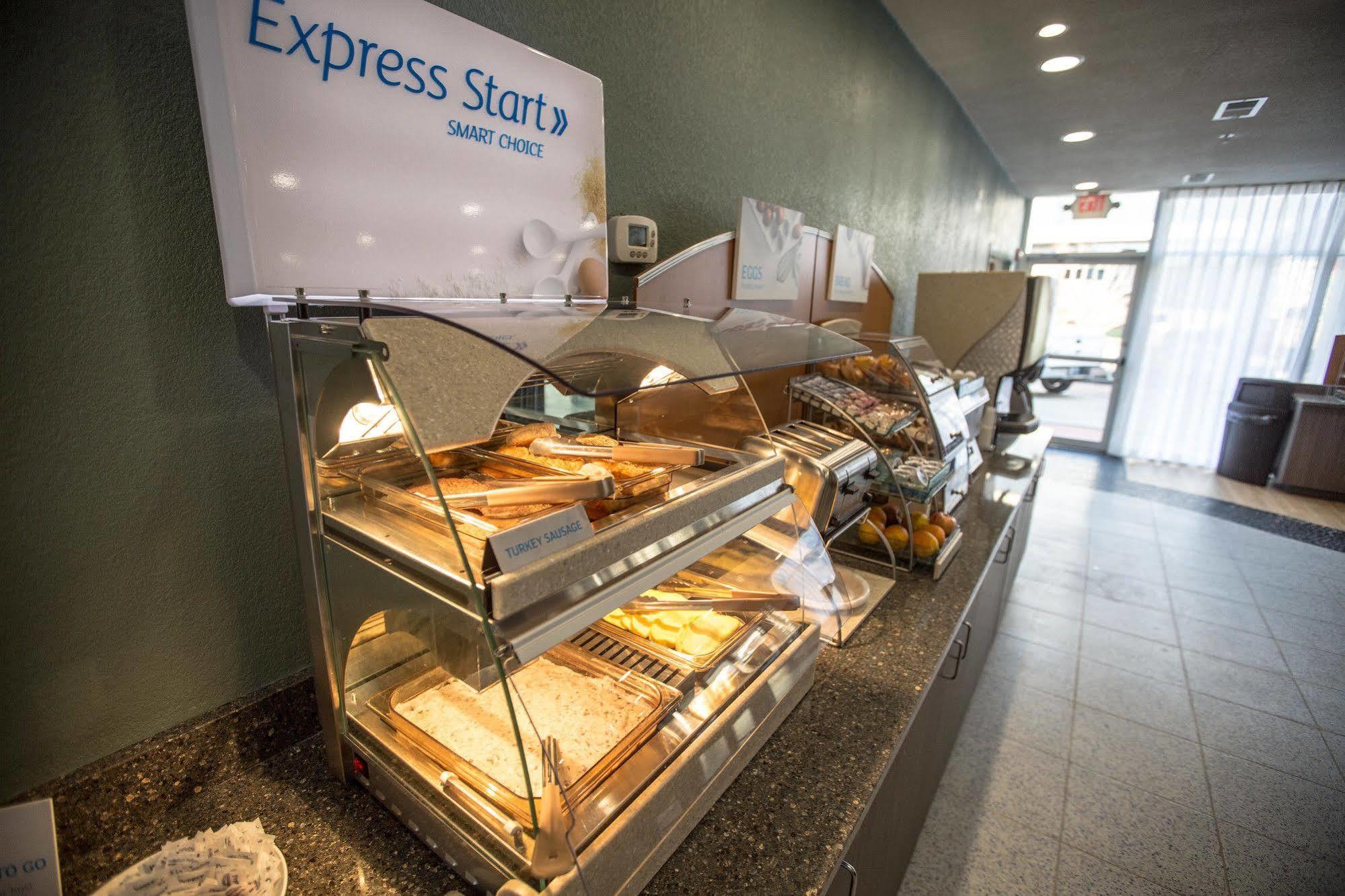 Holiday Inn Express St. Louis Central West End By Ihg Екстериор снимка